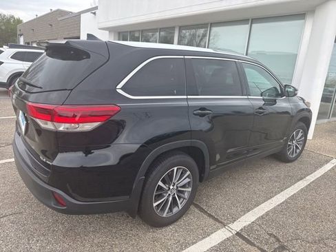 Used 2019 Toyota Highlander XLE AWD/4WD image 5