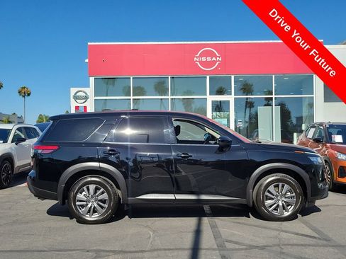 Used 2025 Nissan Pathfinder S FWD image 33