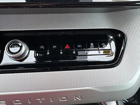 Certified 2025 Ford Expedition Max Active AWD/4WD image 18