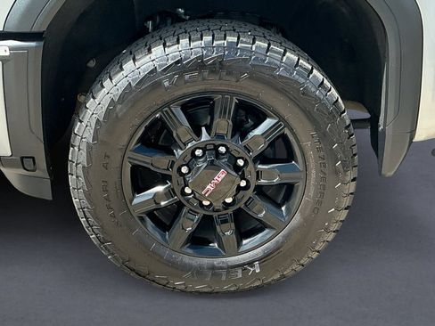 Used 2024 GMC Sierra 2500 AT4 w/ AT4 Preferred Package AWD/4WD image 9