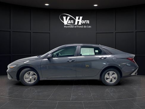 New 2026 Hyundai Elantra SE FWD image 4