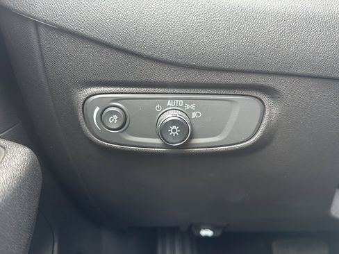 Used 2023 Chevrolet Equinox LT image 25