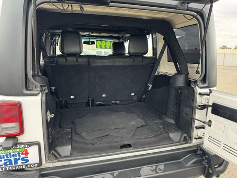 Used 2016 Jeep Wrangler Unlimited Sahara AWD/4WD image 18