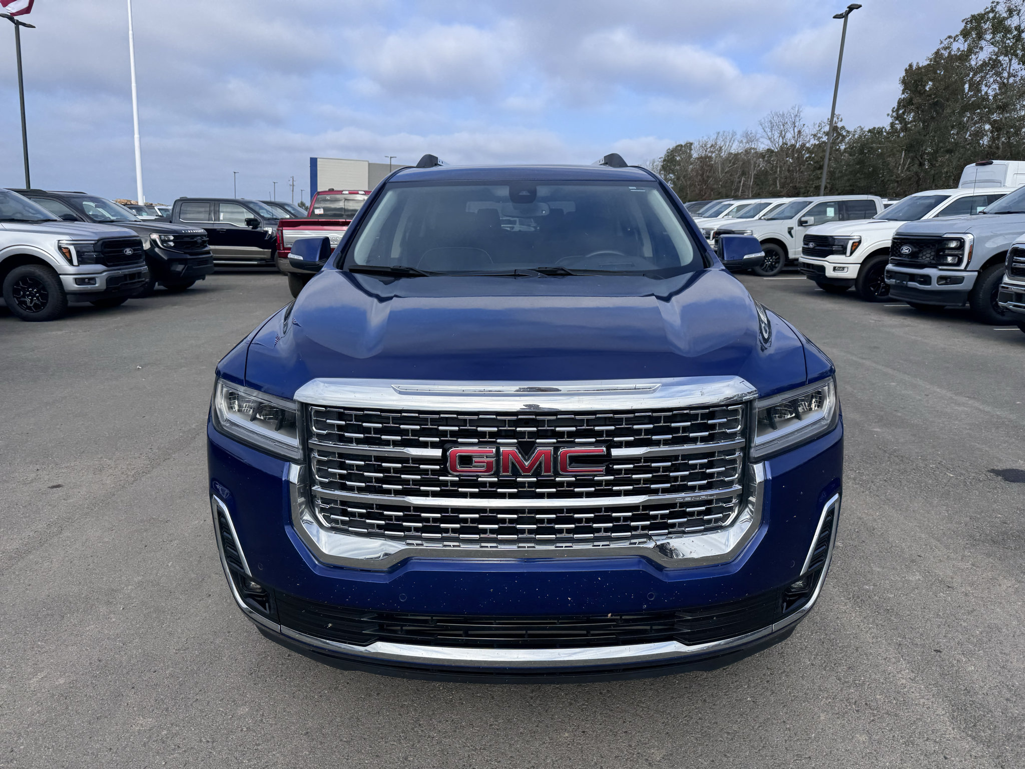Used 2023 GMC Acadia Denali FWD image 2