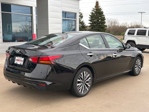 Used 2025 Nissan Altima 2.5 SV image 8