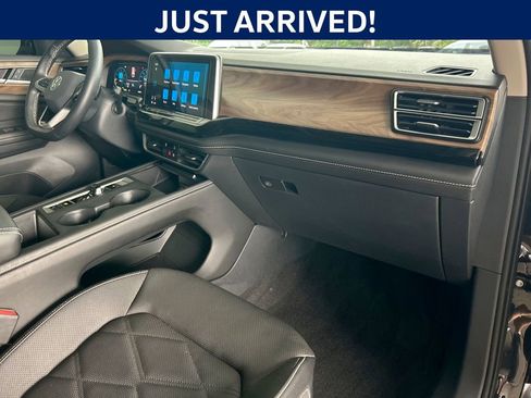 Used 2024 Volkswagen Atlas SE FWD image 31