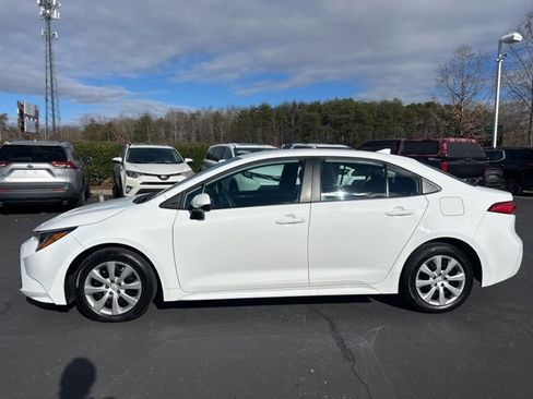 Used 2025 Toyota Corolla LE image 8