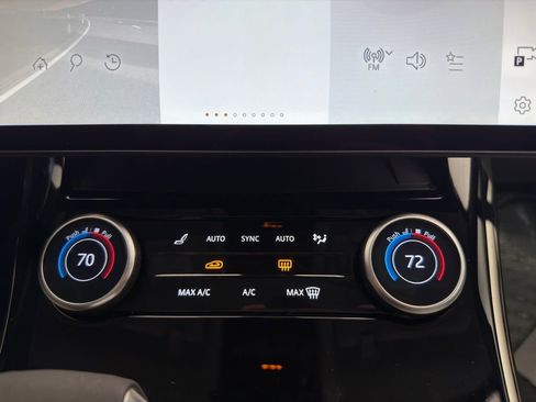 Used 2023 Land Rover Range Rover Sport SE image 12