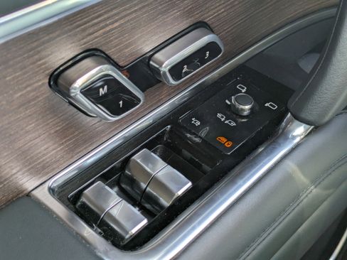 Used 2023 Land Rover Range Rover Long Wheelbase SE image 30