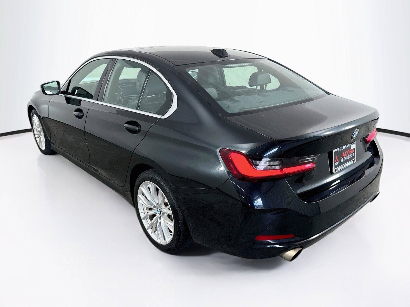 Used 2024 BMW 330i Sedan RWD image 3