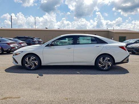 New 2025 Hyundai Elantra SEL image 3