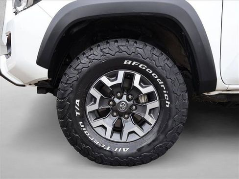Used 2021 Toyota Tacoma TRD Off-Road w/ Technology Package AWD/4WD image 27