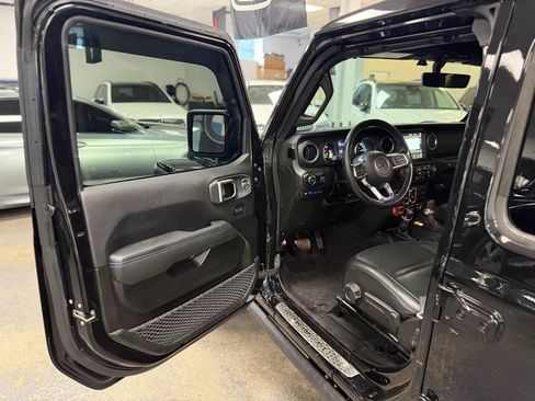 Used 2023 Jeep Wrangler Unlimited Rubicon 4xe w/ Cold Weather Group AWD/4WD image 11