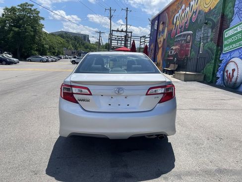 Used 2014 Toyota Camry SE w/ Fleet Convenience Package FWD image 4