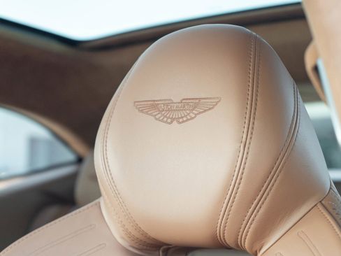 Used 2021 Aston Martin DBX AWD/4WD image 13