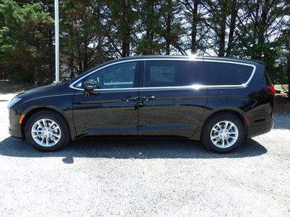 New 2027 Chrysler Pacifica Select