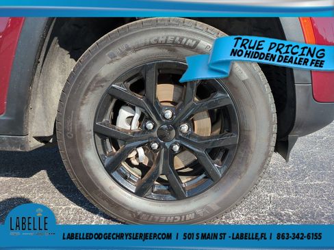 Used 2024 Jeep Grand Cherokee Altitude AWD/4WD image 11
