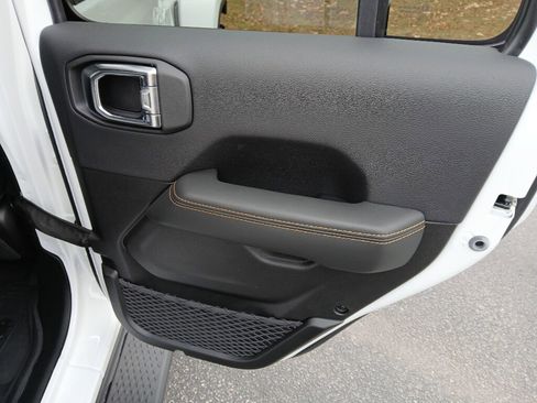 New 2025 Jeep Gladiator Sport image 28