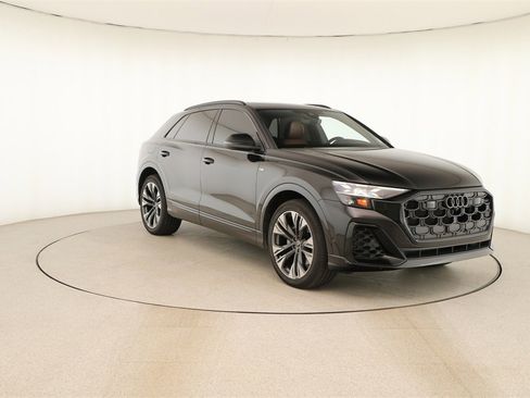 Used 2025 Audi Q8 Prestige w/ Prestige Package image 10