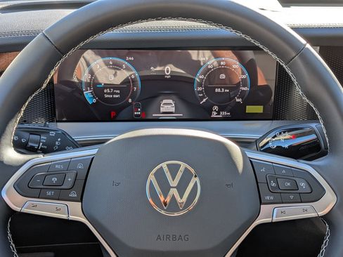 New 2026 Volkswagen Tiguan SE FWD image 20