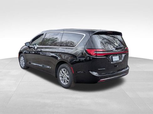 New 2026 Chrysler Pacifica Select FWD image 5