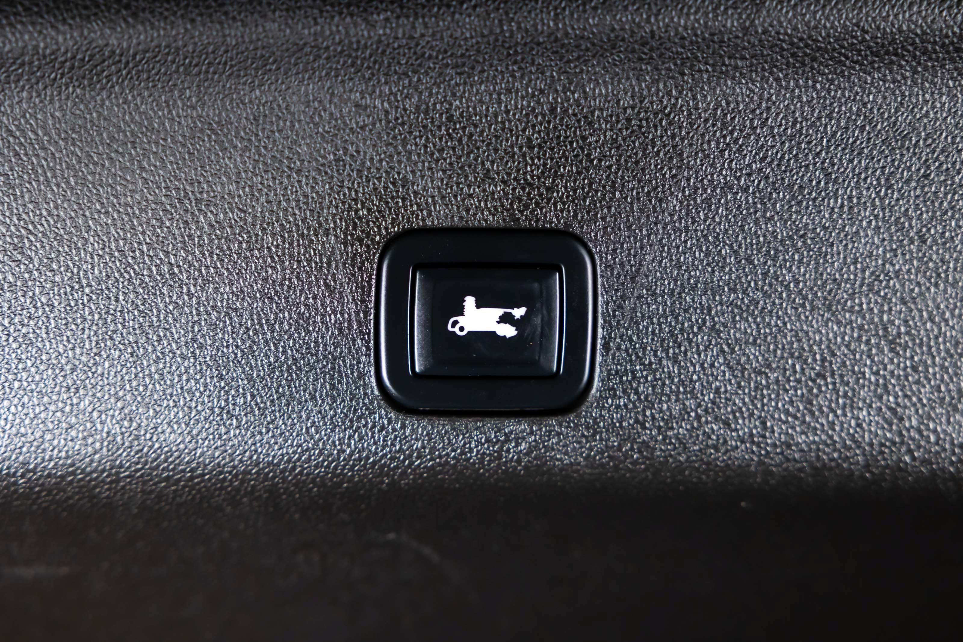 Used 2022 Chevrolet Tahoe LT w/ Luxury Package RWD image 40