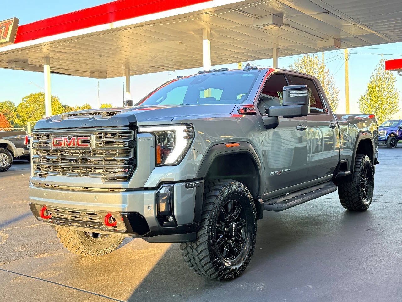 Used 2024 GMC Sierra 2500 AT4 w/ Technology Package AWD/4WD image 6