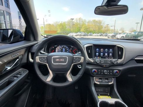 Used 2024 GMC Terrain Denali w/ Denali Premium Package AWD/4WD image 19
