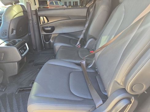 Certified 2025 Kia Carnival SX w/ SX Dark Edition Package image 18