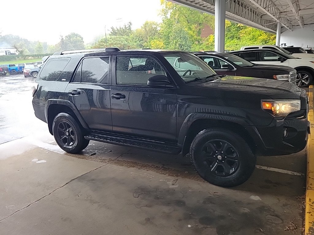 Used 2020 Toyota 4Runner SR5 AWD/4WD image 7