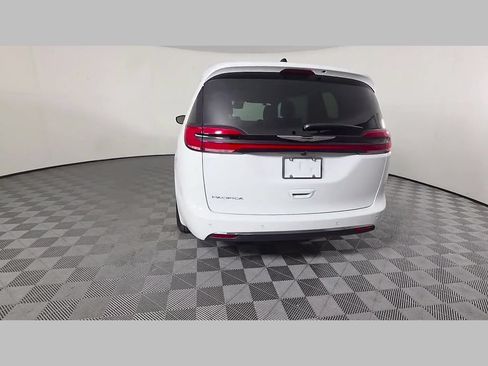 New 2026 Chrysler Pacifica Select FWD image 28