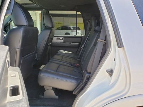 Used 2017 Ford Expedition XLT w/ Equipment Group 202A AWD/4WD image 13