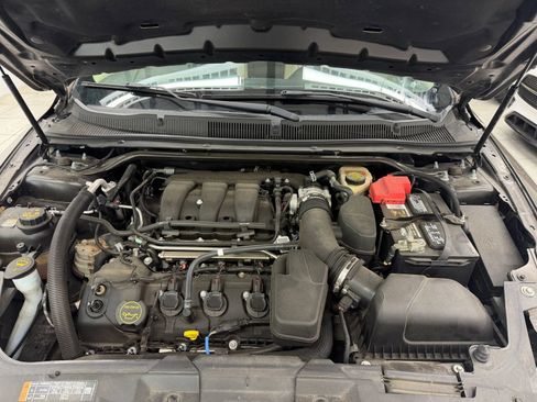 Used 2015 Ford Taurus Limited w/ Equipment Group 301A FWD image 33