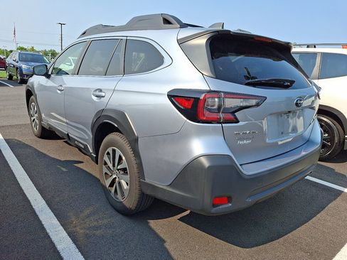 Used 2023 Subaru Outback Premium AWD/4WD image 4