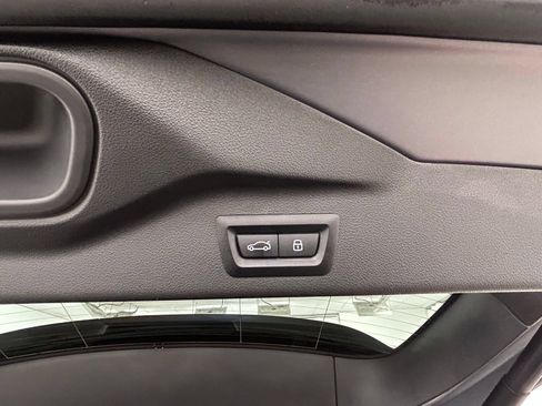 Used 2025 BMW X7 M60i w/ Climate Comfort Package AWD/4WD image 42