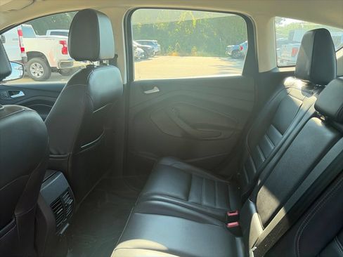 Used 2017 Ford C-MAX Energi SE w/ Equipment Group 402A FWD image 9