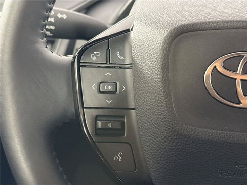 Certified 2025 Toyota Prius XLE FWD image 18