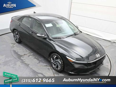 New 2025 Hyundai Elantra SEL FWD image 28