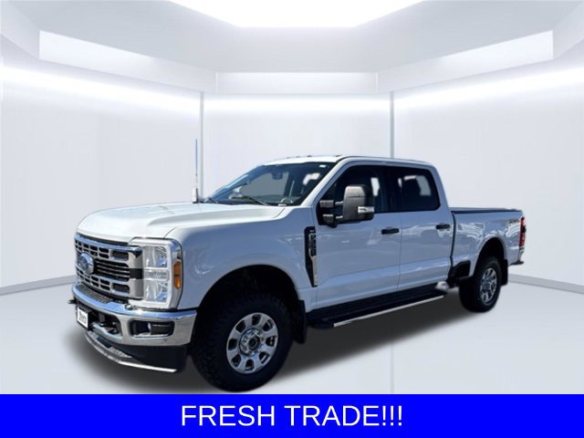 Used 2023 Ford F350 XLT w/ 360-Degree Camera Package AWD/4WD image 2