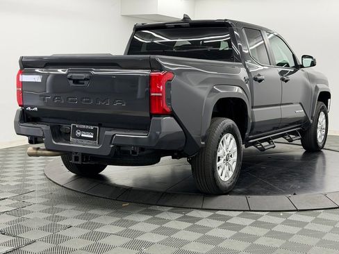 Used 2025 Toyota Tacoma SR5 AWD/4WD image 10