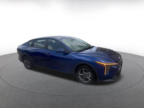 Used 2025 Kia K4 LXS FWD image 2