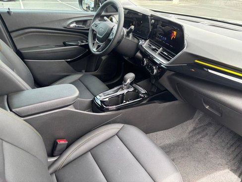 Used 2025 Chevrolet Trax ACTIV w/ Driver Confidence Package image 11