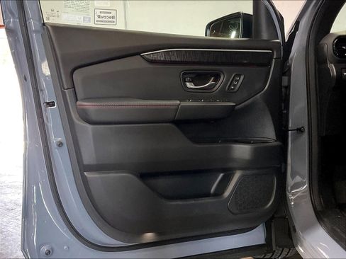 Used 2025 Honda Pilot Black Edition image 23