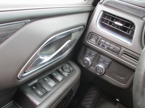 Certified 2023 GMC Yukon SLT w/ SLT Luxury Package image 28