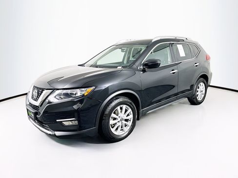 Used 2018 Nissan Rogue SV image 3