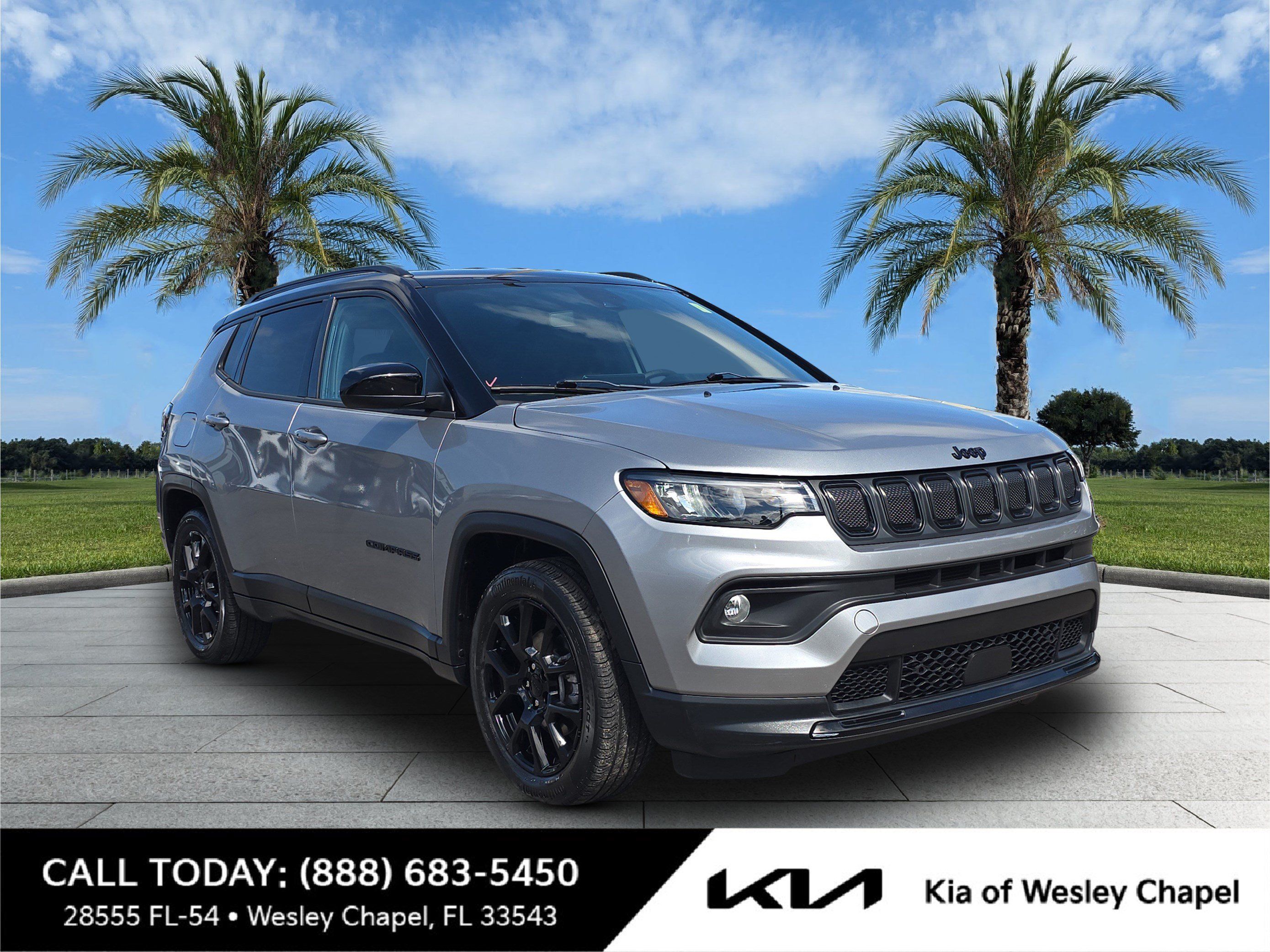 Used 2022 Jeep Compass Latitude FWD image 1