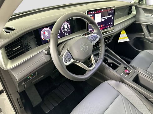 New 2026 Volkswagen Tiguan SE image 9