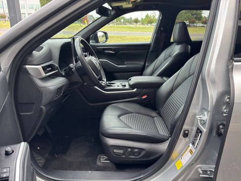 Used 2025 Toyota Highlander XSE AWD/4WD image 29
