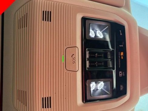 Used 2025 Volkswagen Atlas SEL image 25