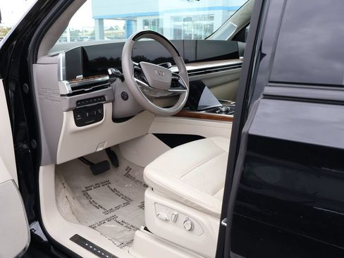 Used 2025 Cadillac Escalade Sport Platinum AWD/4WD image 11